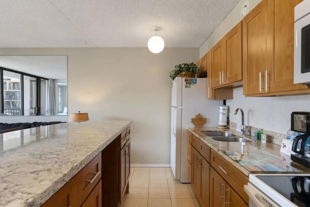 Ala Wai 1 Bed Canal View *